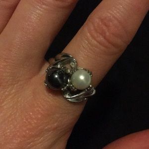 Double pearl ring